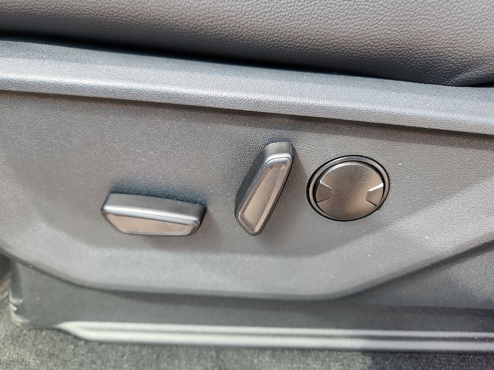 New 2026 Ford F350 Lariat w/ Black Appearance Package image 13