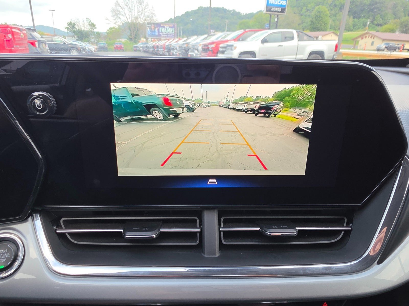 Used 2025 Chevrolet Trax LT w/ LT Convenience Package FWD image 40