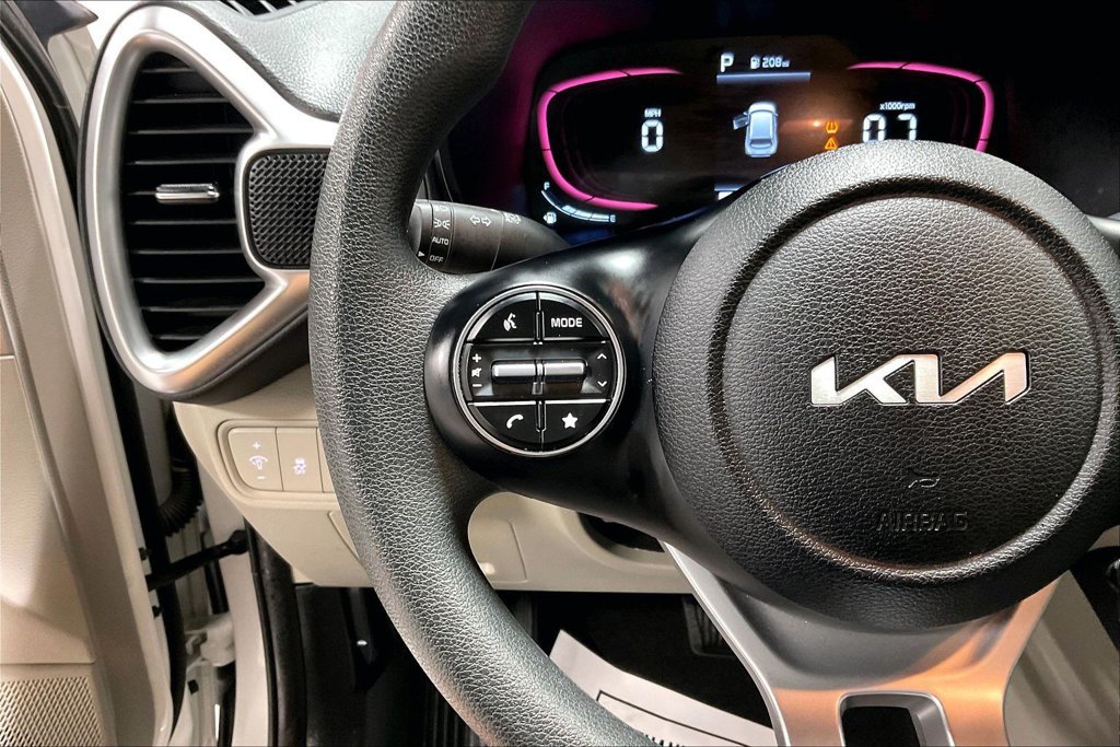 Used 2025 Kia Soul LX w/ LX Technology Package FWD image 23