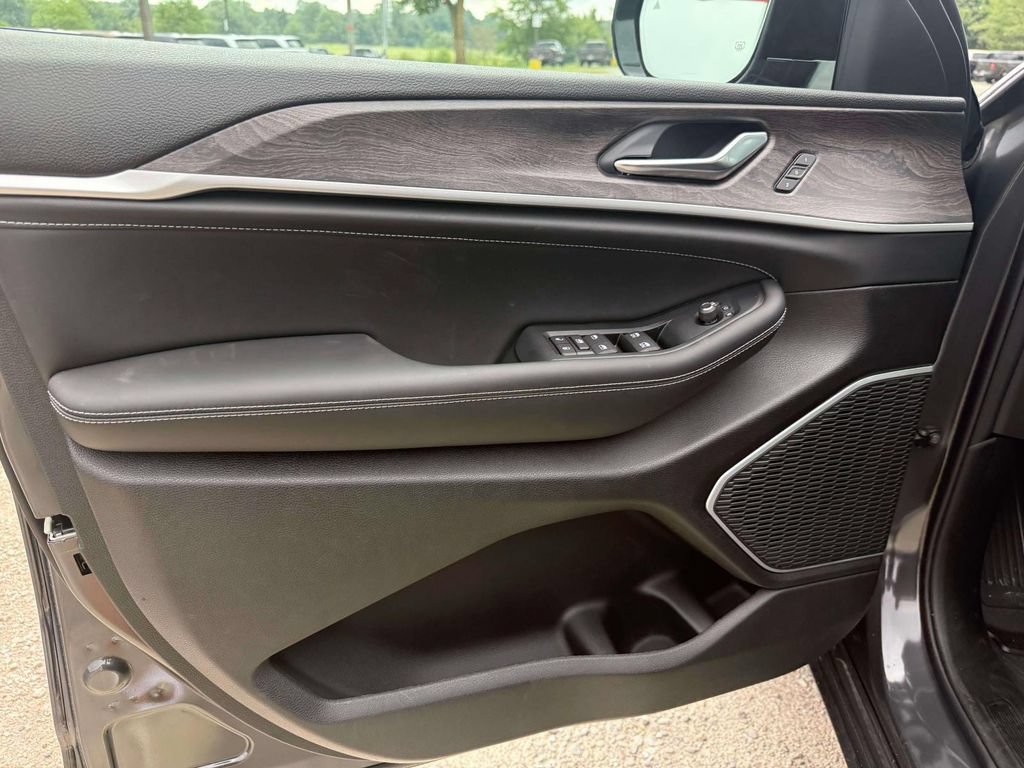 New 2026 Jeep Grand Cherokee Limited AWD/4WD image 14