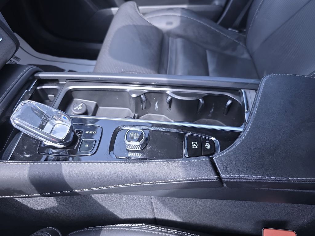 Used 2023 Volvo XC90 B6 Ultimate w/ Protection Package AWD/4WD image 28