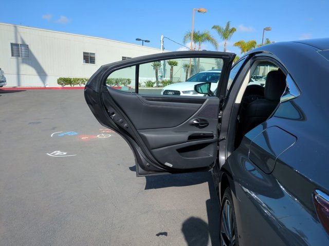 Used 2024 Lexus ES 350 w/ Premium Package image 28