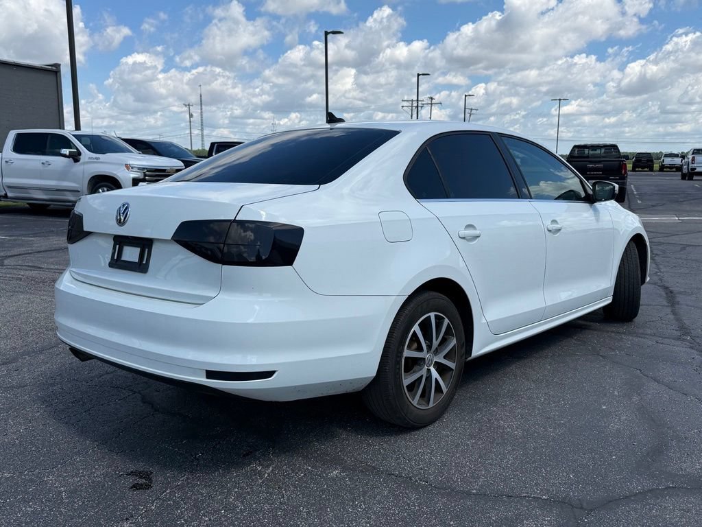 Used 2017 Volkswagen Jetta SE FWD image 2