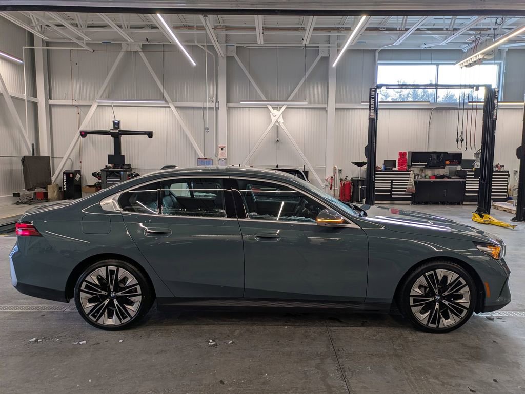 Certified 2025 BMW 530i xDrive w/ Premium Package image 2