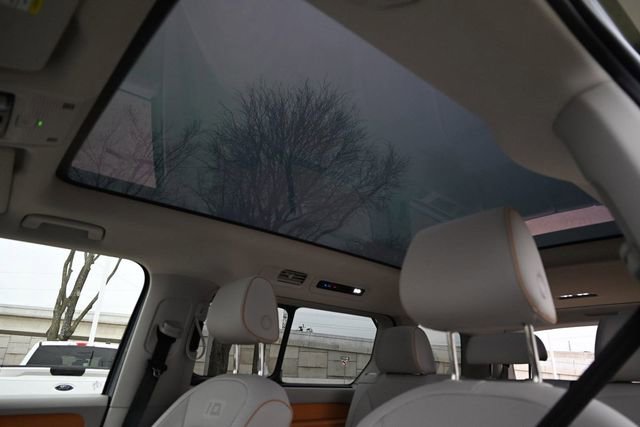 New 2025 Volkswagen ID. Buzz 1st Edition image 17