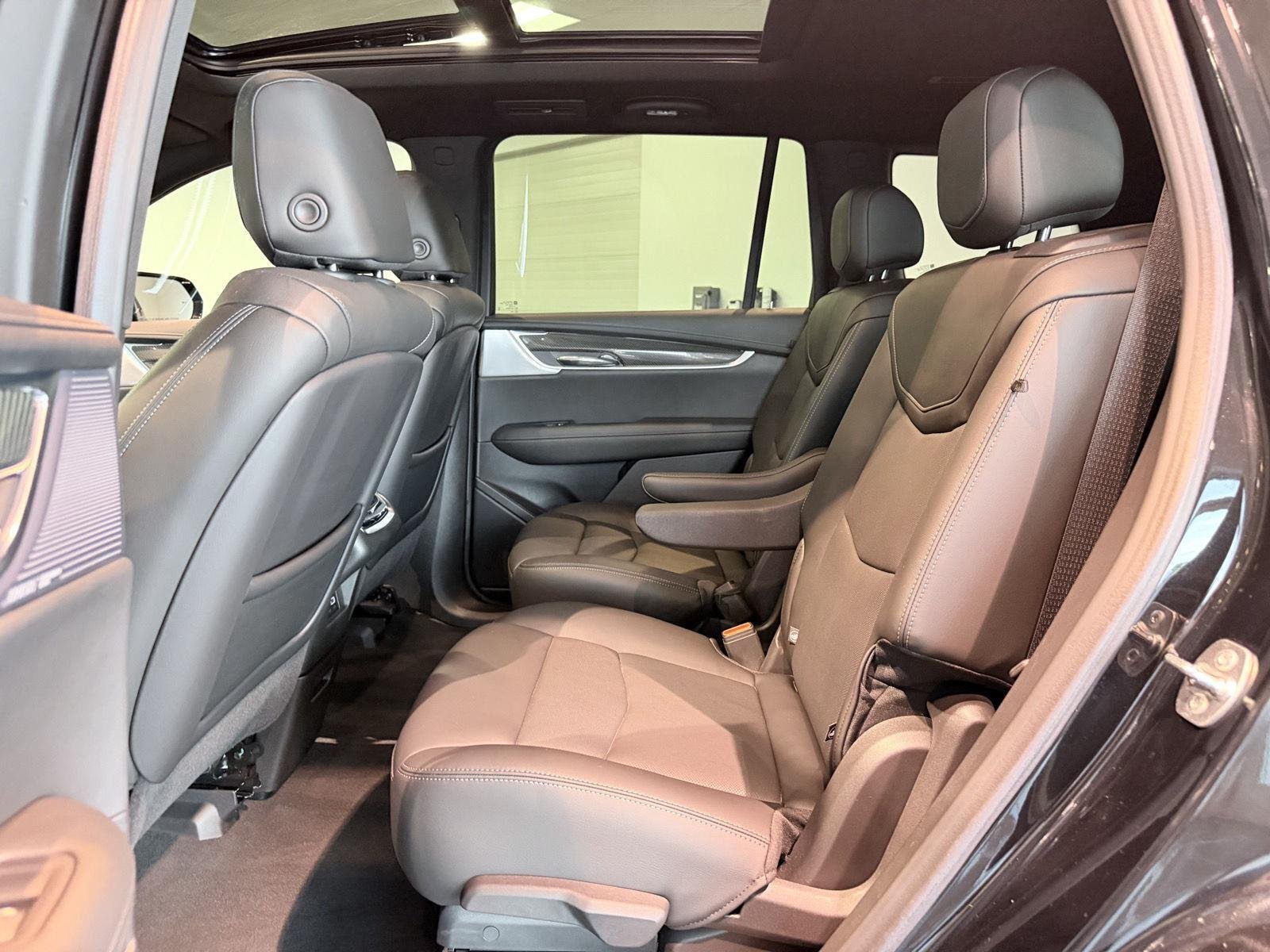 Used 2024 Cadillac XT6 Sport w/ Technology Package AWD/4WD image 22
