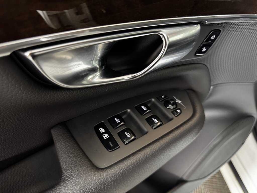 Used 2019 Volvo XC90 T6 Momentum w/ Advanced Package image 22