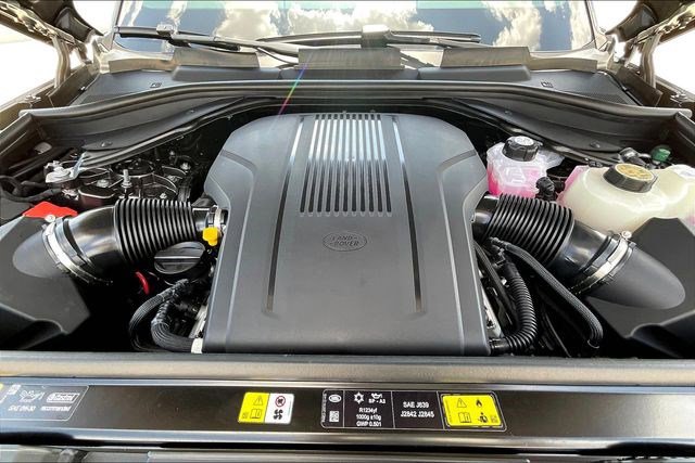 New 2025 Land Rover Range Rover SE AWD/4WD image 13