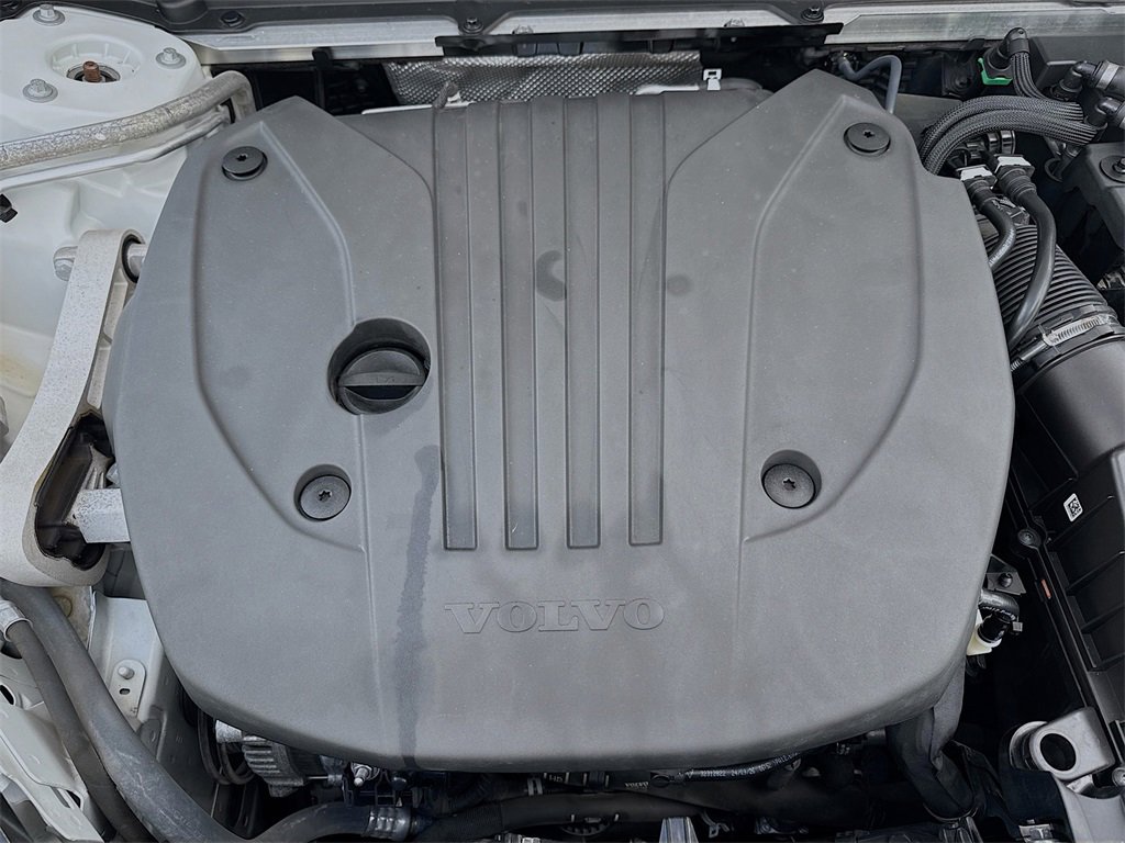 Used 2022 Volvo XC60 B5 Momentum image 33