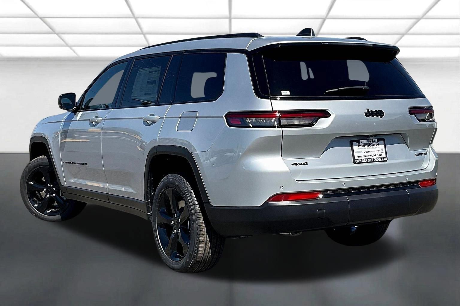 New 2025 Jeep Grand Cherokee L Limited w/ Black Appearance Package AWD/4WD image 4