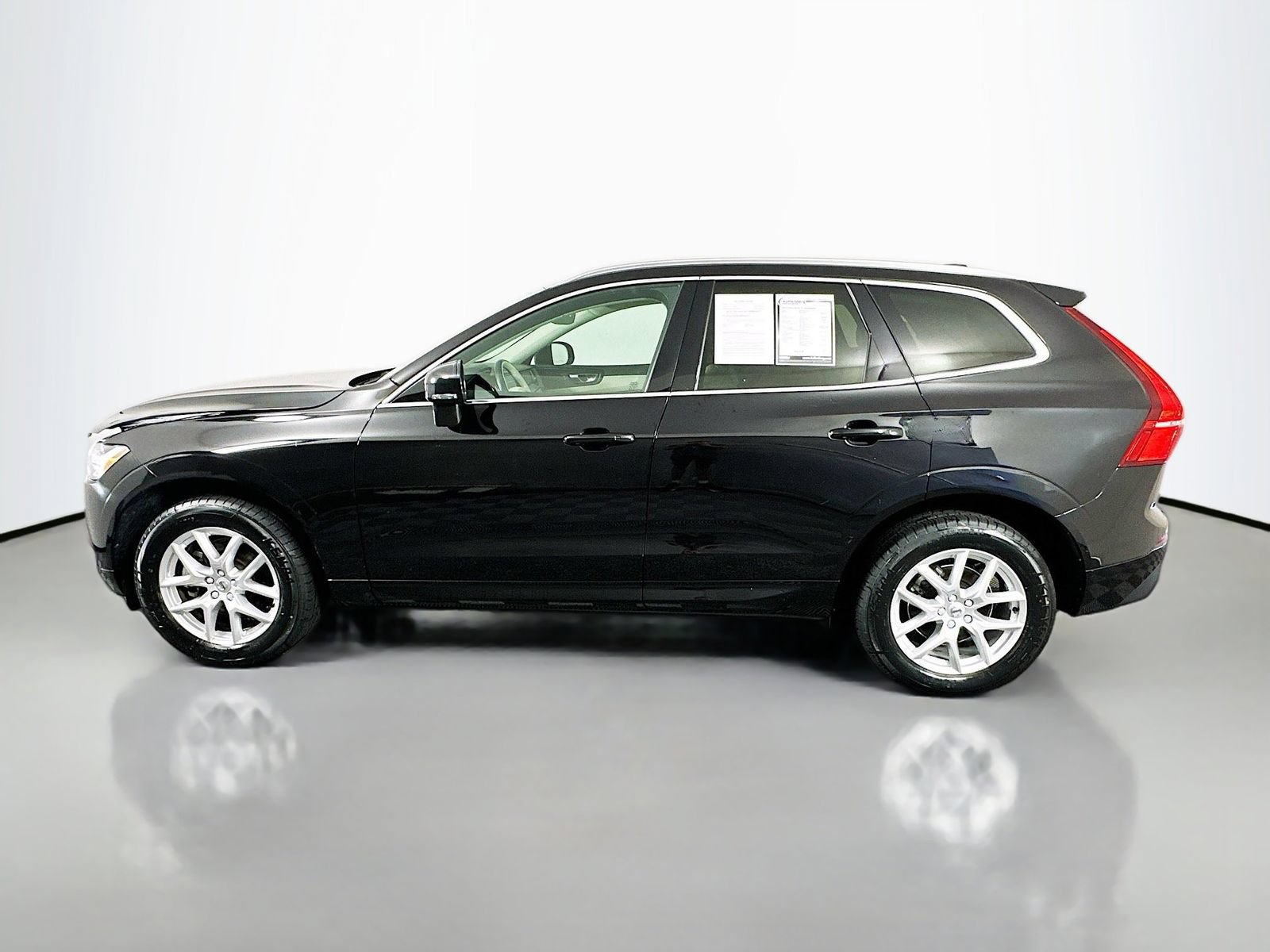 Used 2020 Volvo XC60 T5 Momentum FWD image 4