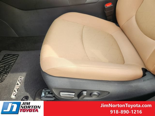Used 2025 Toyota RAV4 XLE w/ Convenience Package FWD image 25