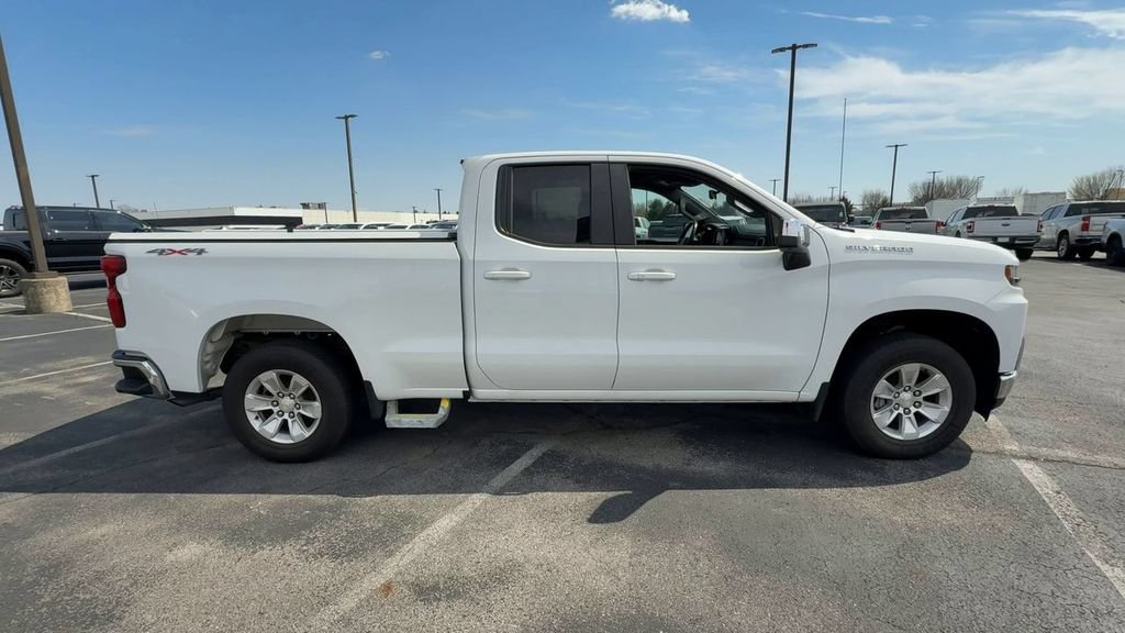 Used 2020 Chevrolet Silverado 1500 LT w/ Convenience Package AWD/4WD image 9