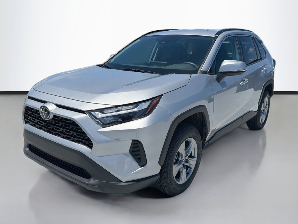 Used 2025 Toyota RAV4 XLE FWD image 3