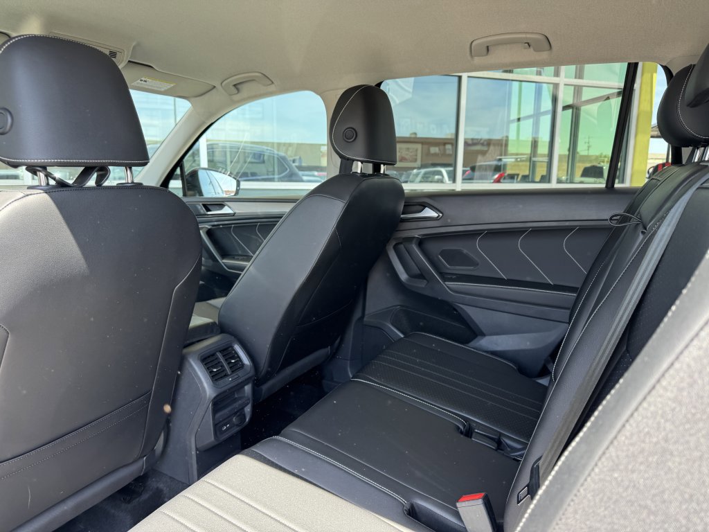 Used 2023 Volkswagen Tiguan SE image 34