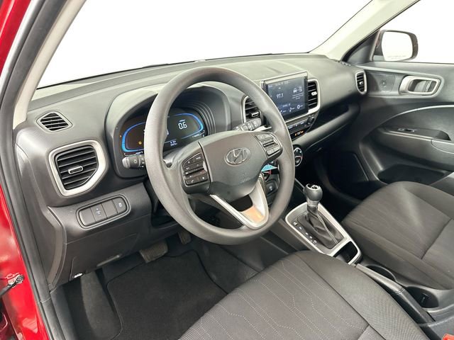 Used 2024 Hyundai Venue SE image 17