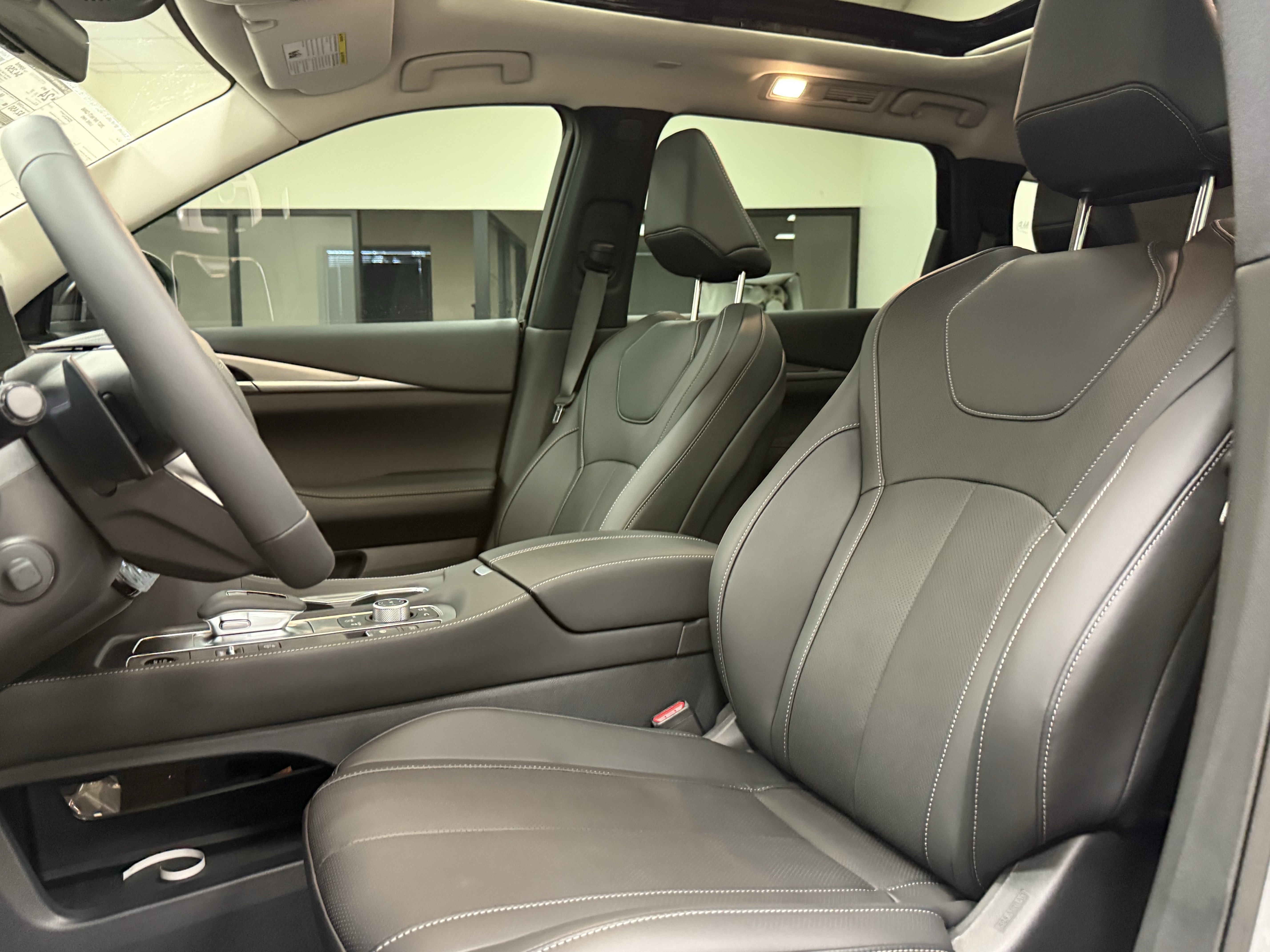 Certified 2027 INFINITI QX60 Luxe w/ Cargo Package FWD image 11