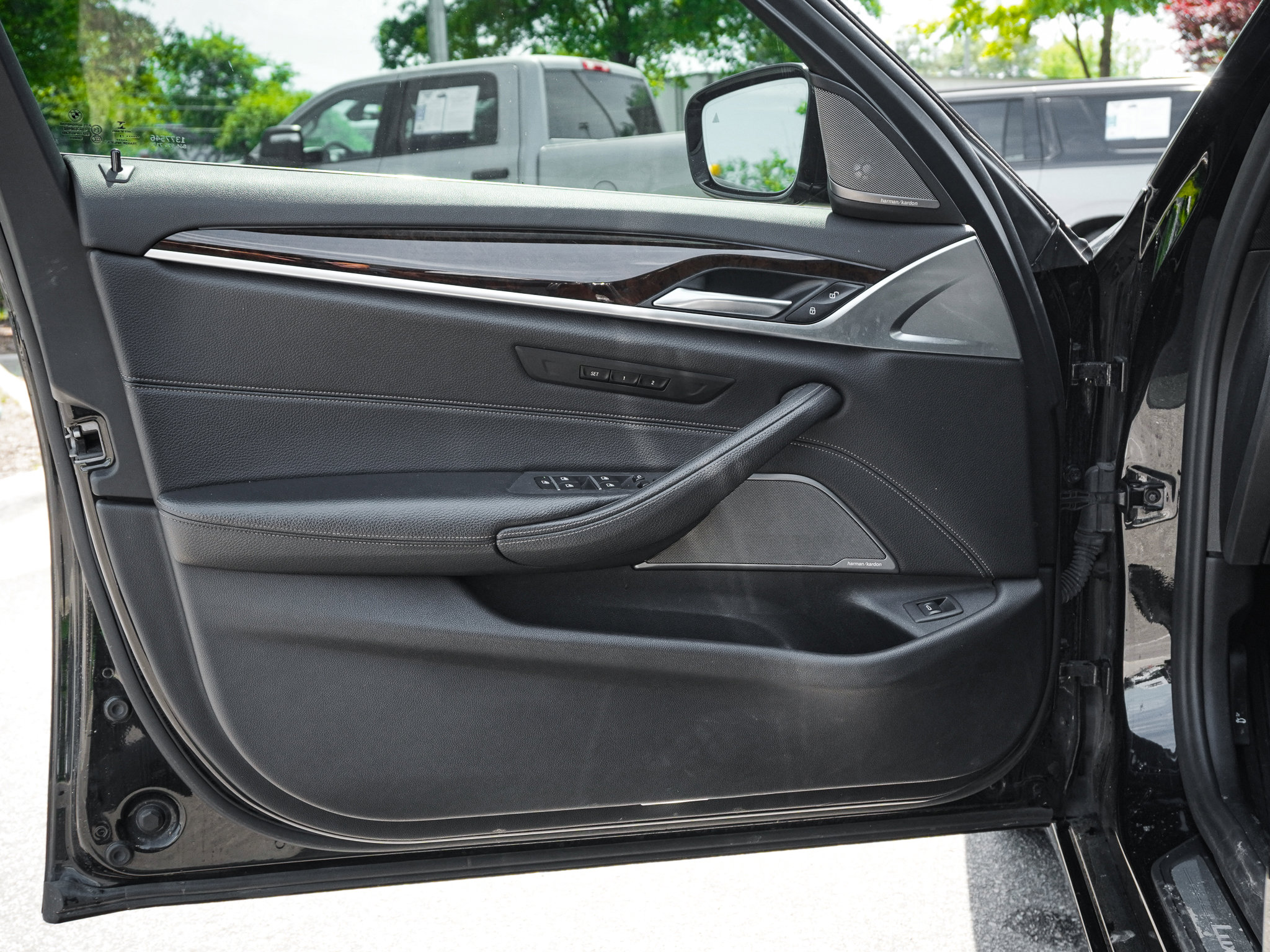 Used 2018 BMW 540i xDrive w/ Premium Package image 14