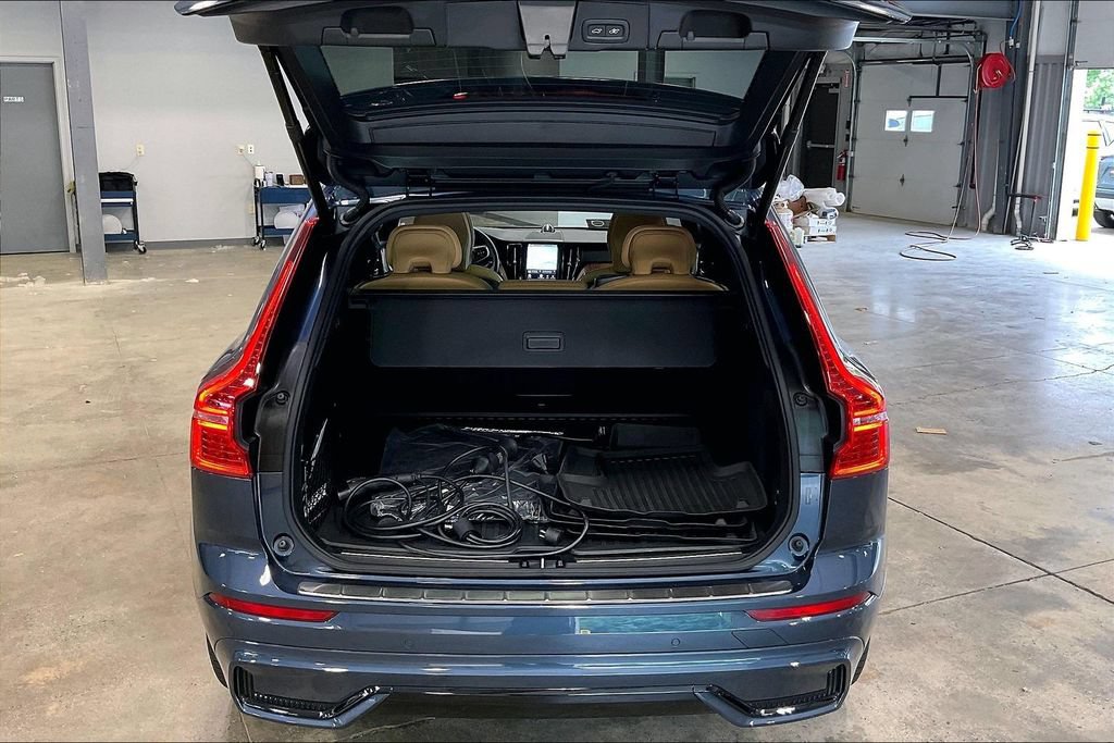 Certified 2024 Volvo XC60 T8 Ultimate w/ Protection Package Premier AWD/4WD image 5