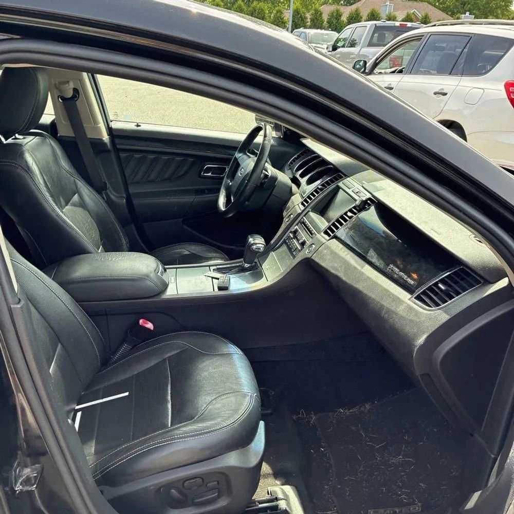 Used 2010 Ford Taurus Limited AWD/4WD image 22
