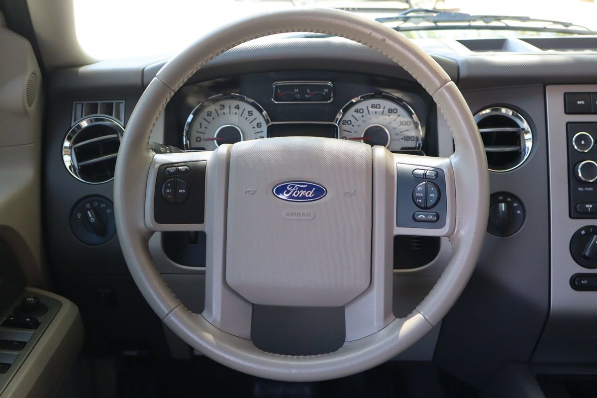 Used 2014 Ford Expedition XLT AWD/4WD image 18