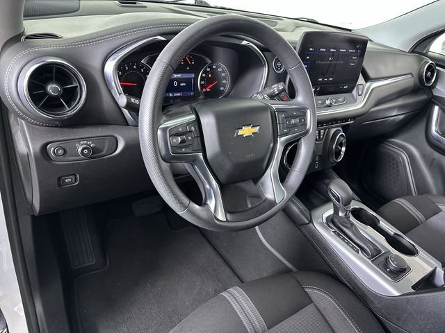 Used 2025 Chevrolet Blazer LT FWD image 10