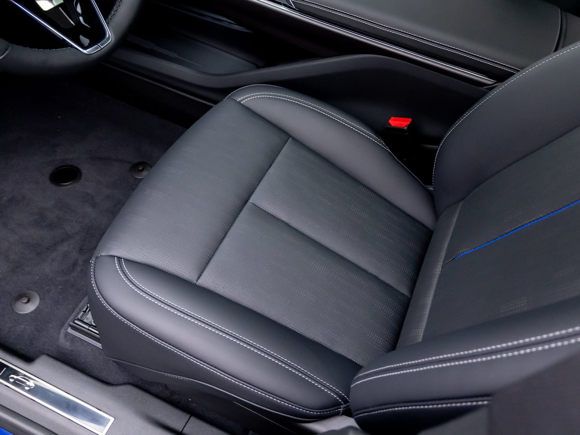 New 2027 Cadillac Lyriq Signature Sport AWD/4WD image 13