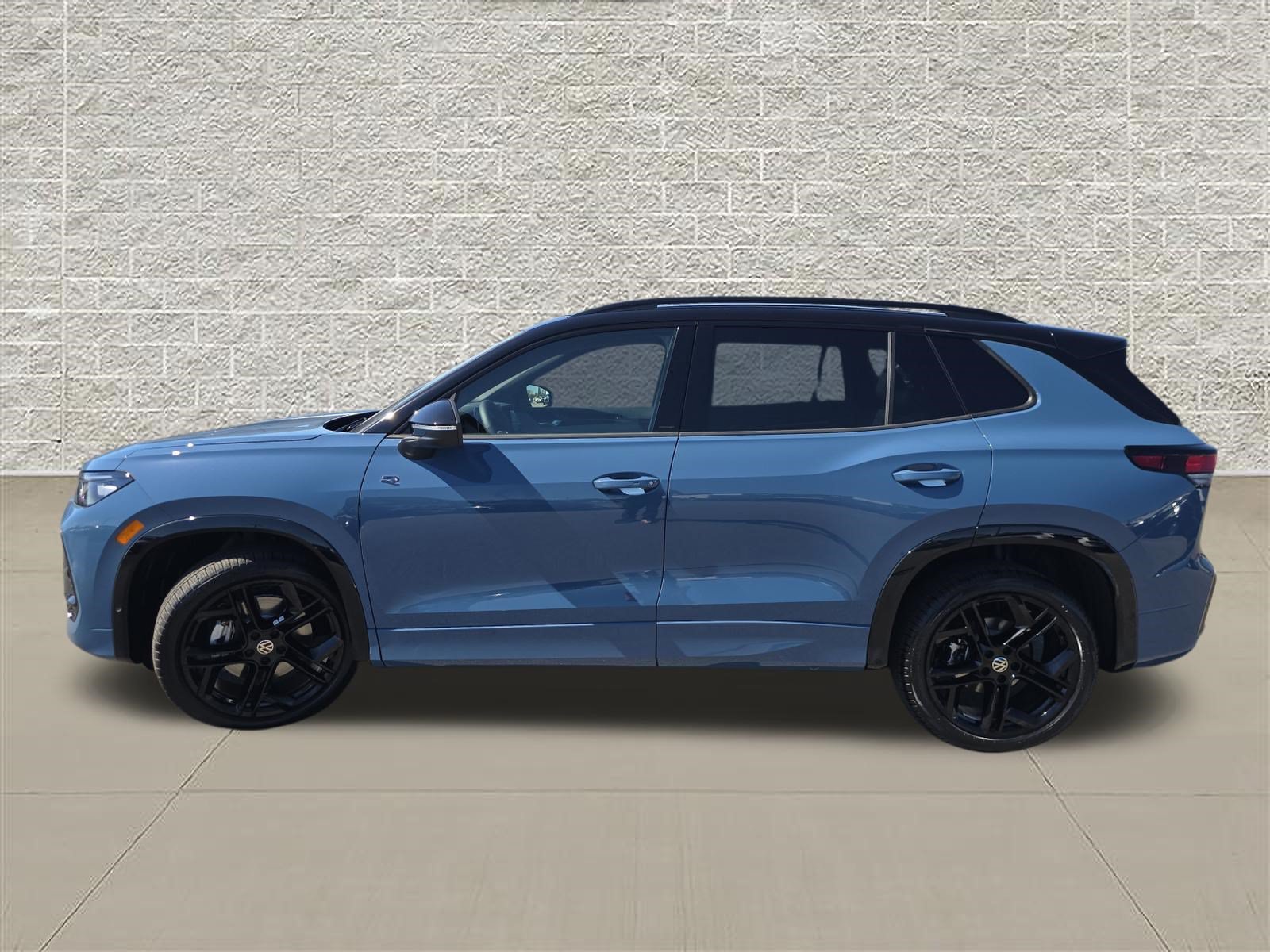 New 2026 Volkswagen Tiguan SE R-Line AWD/4WD image 4