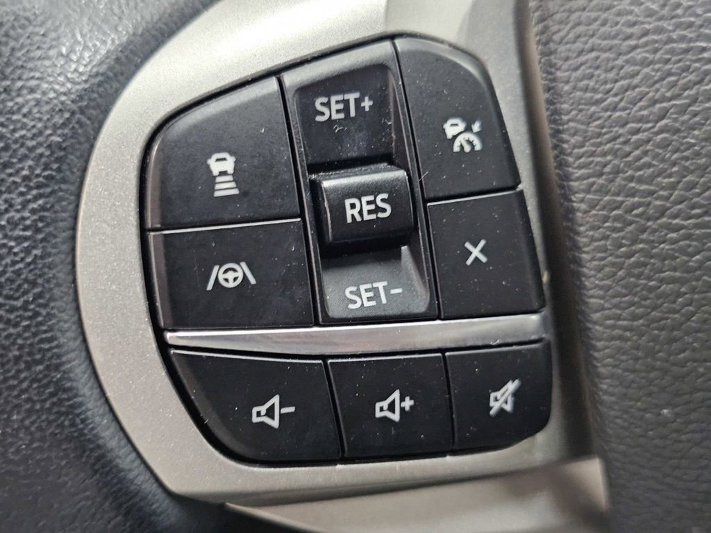 Used 2022 Ford Explorer XLT w/ Equipment Group 202A AWD/4WD image 31