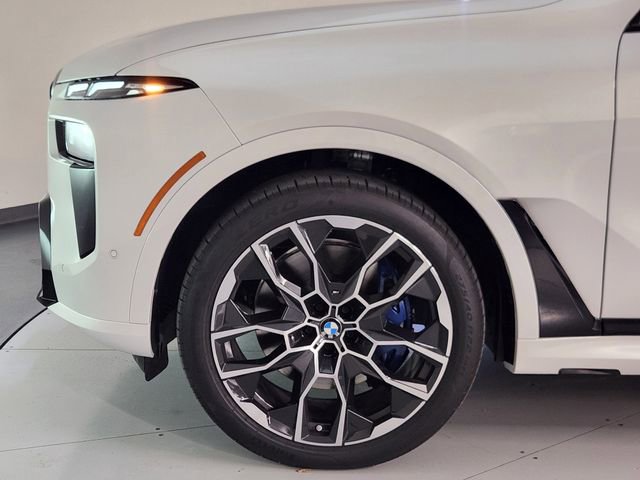 Used 2026 BMW X7 M60i w/ Executive Package image 11