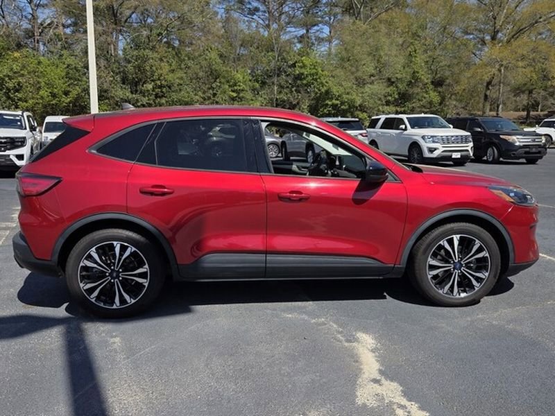 Used 2022 Ford Escape SE w/ SE Sport Appearance Package image 15