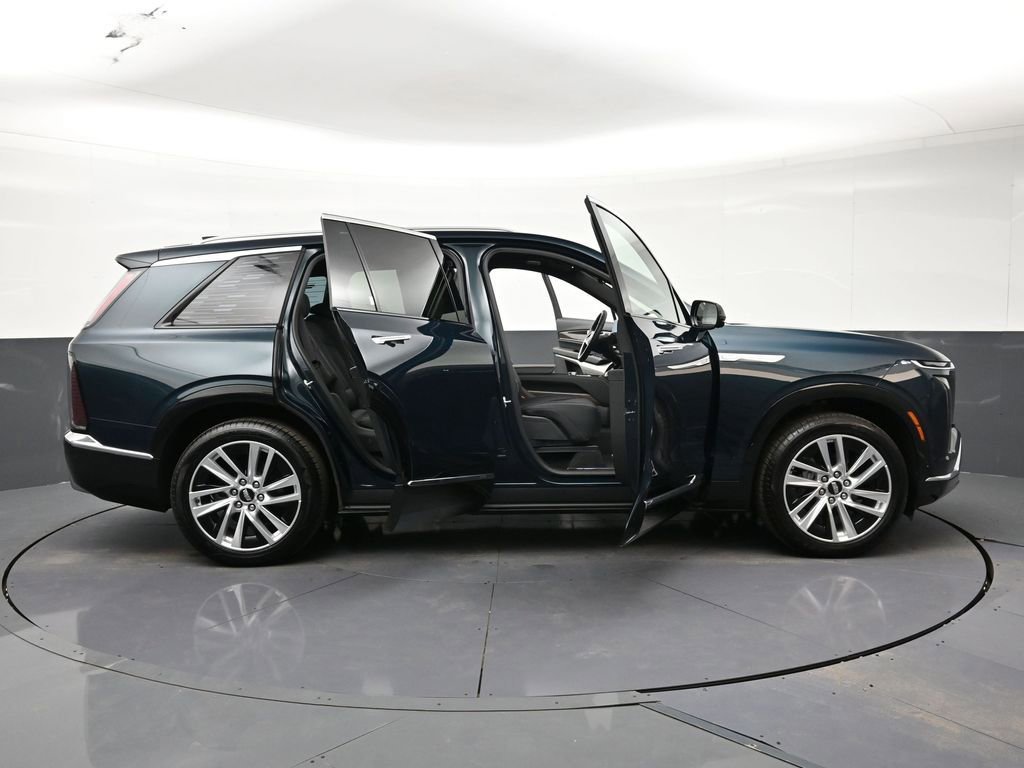 Used 2026 Cadillac Vistiq Luxury image 35