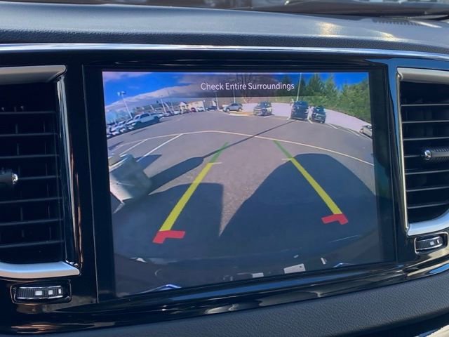 Used 2024 Chrysler Pacifica Touring-L image 17
