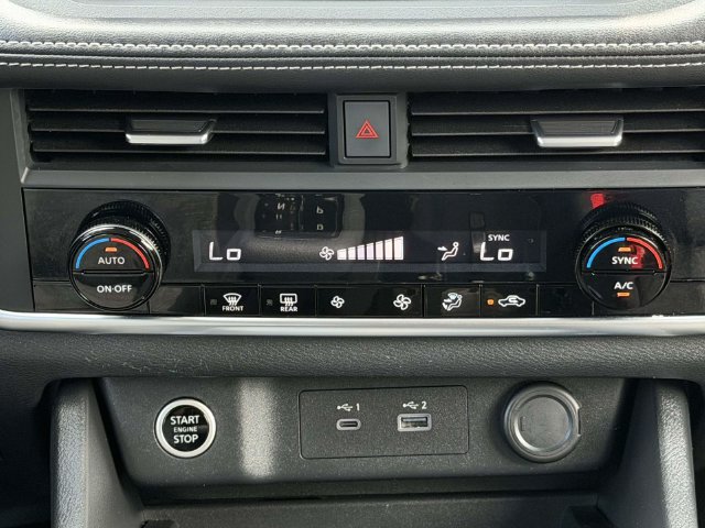 Used 2023 Nissan Rogue SV AWD/4WD image 21