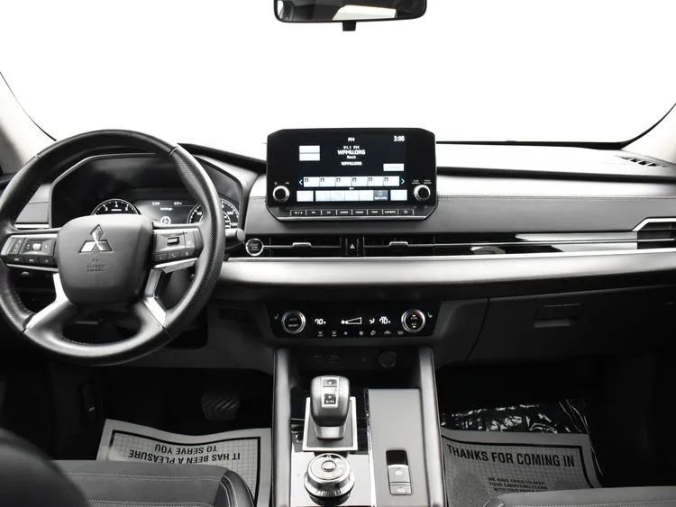 Used 2024 Mitsubishi Outlander SE image 19