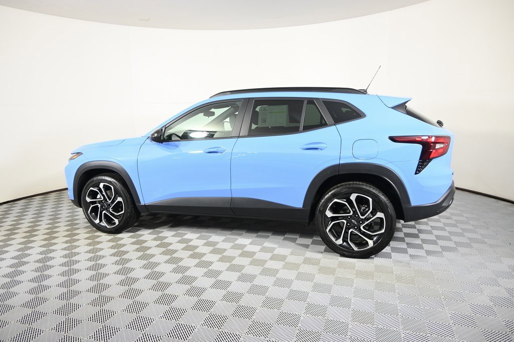 Used 2024 Chevrolet Trax RS w/ Sunroof Package image 3