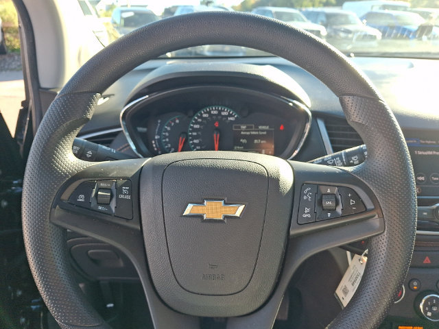 Used 2022 Chevrolet Trax LS w/ Tint and Cruise Package AWD/4WD image 4