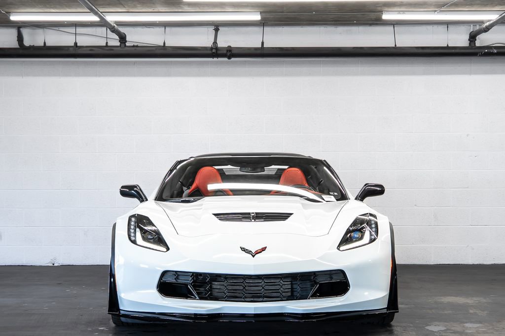 Used 2015 Chevrolet Corvette Z06 w/ 3LZ Preferred Equipment Group image 10