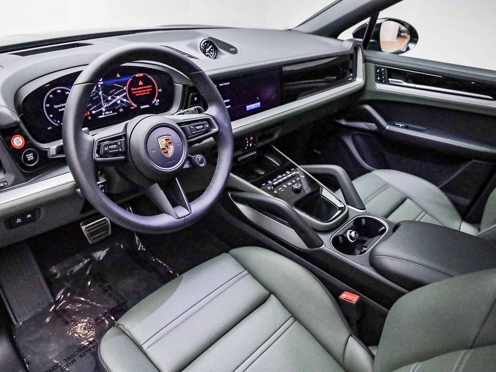 Certified 2025 Porsche Cayenne S image 4