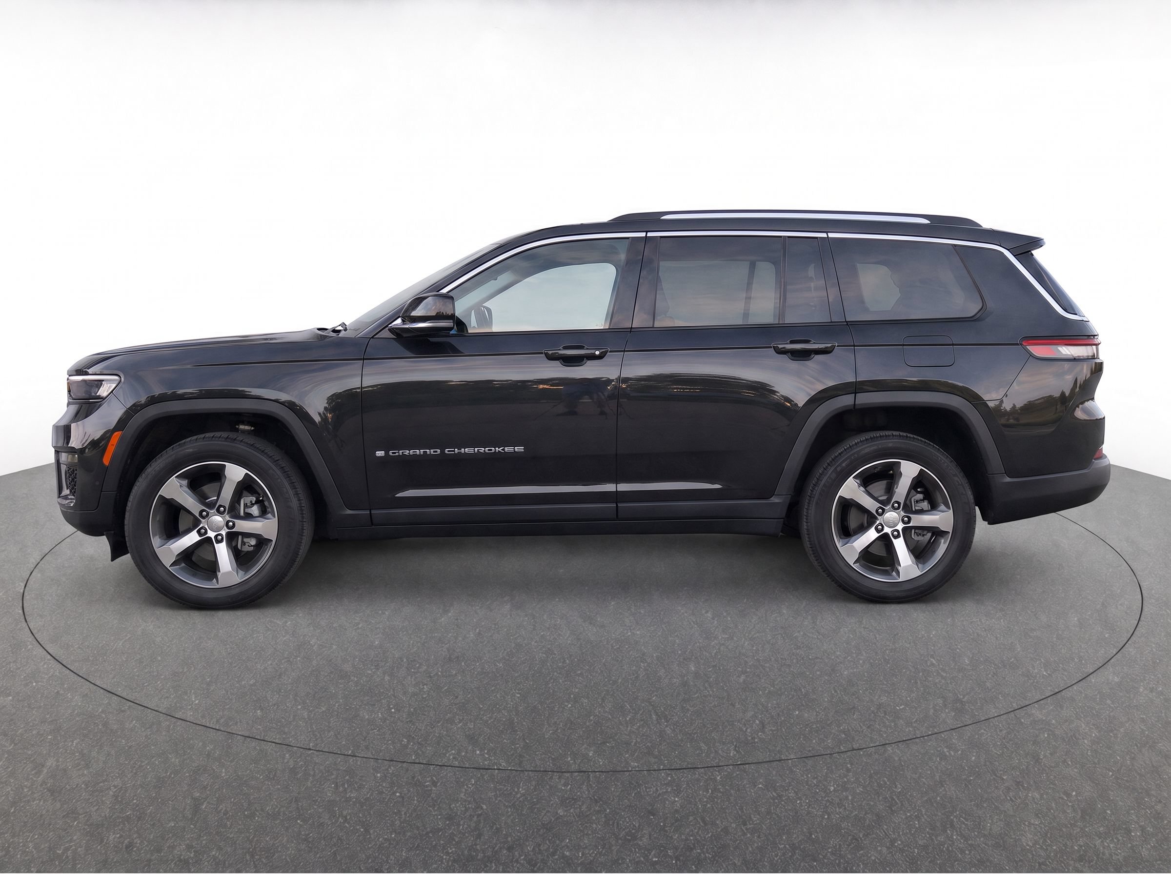 Used 2022 Jeep Grand Cherokee L Limited RWD image 6