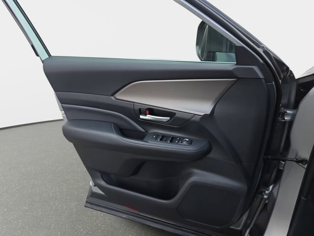 Used 2024 Toyota Grand Highlander XLE image 31