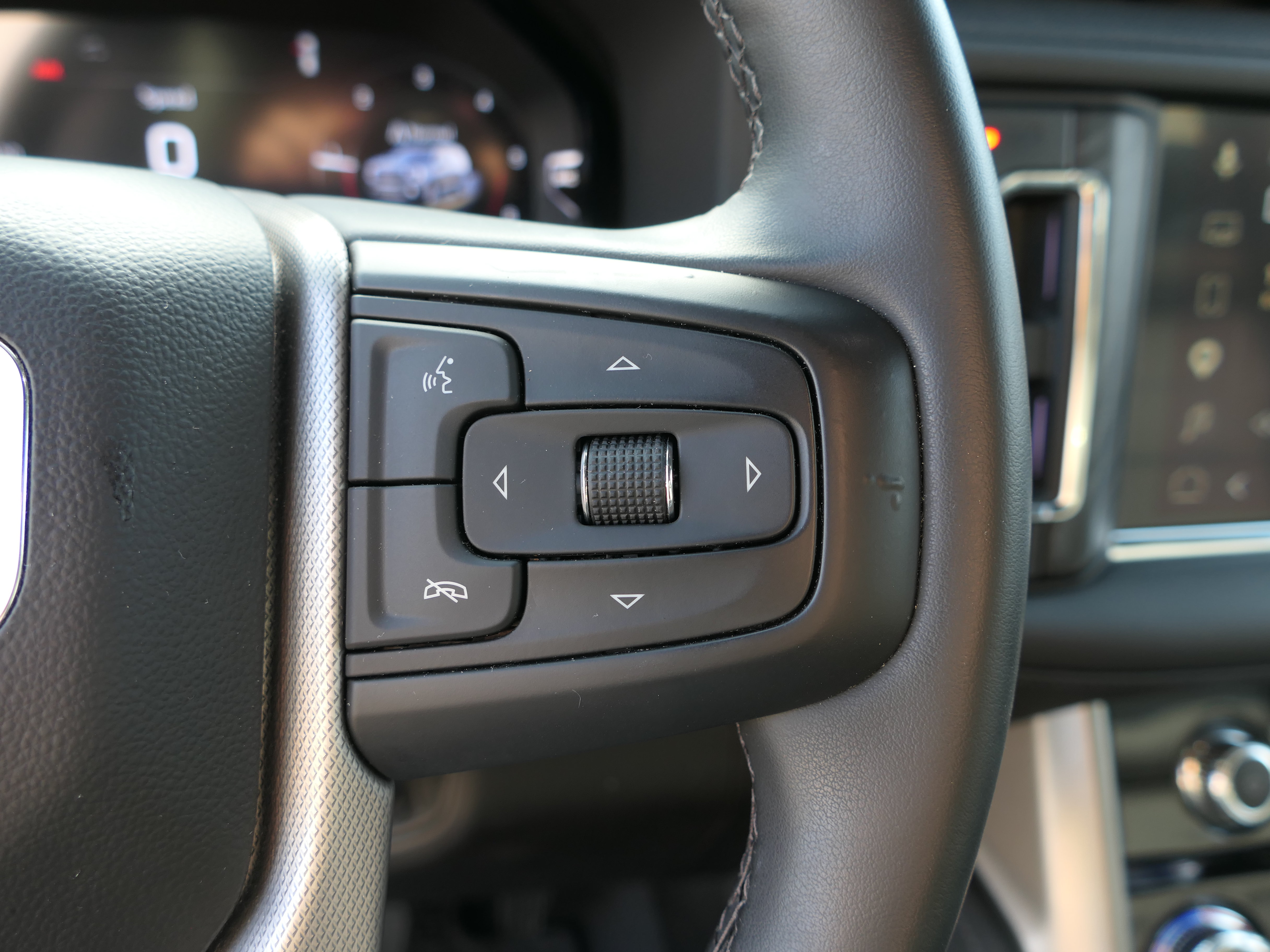 Used 2023 GMC Yukon Denali RWD image 18