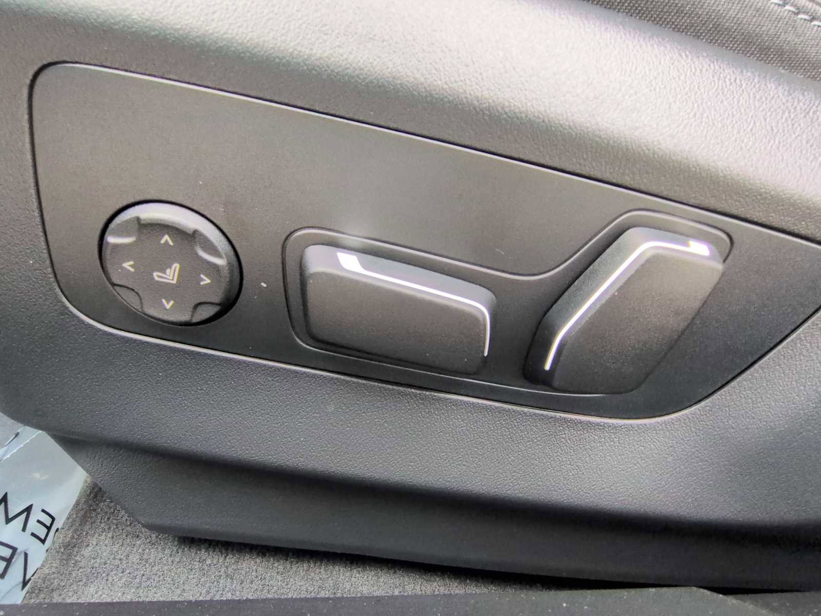 Used 2025 BMW i5 M60 w/ Premium Package image 17