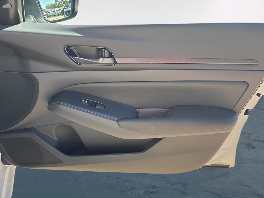 Used 2025 Nissan Altima 2.5 S image 13