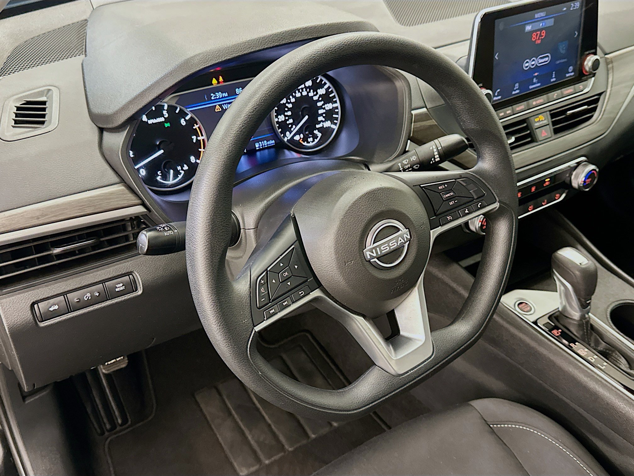 Used 2025 Nissan Altima 2.5 SV FWD image 18
