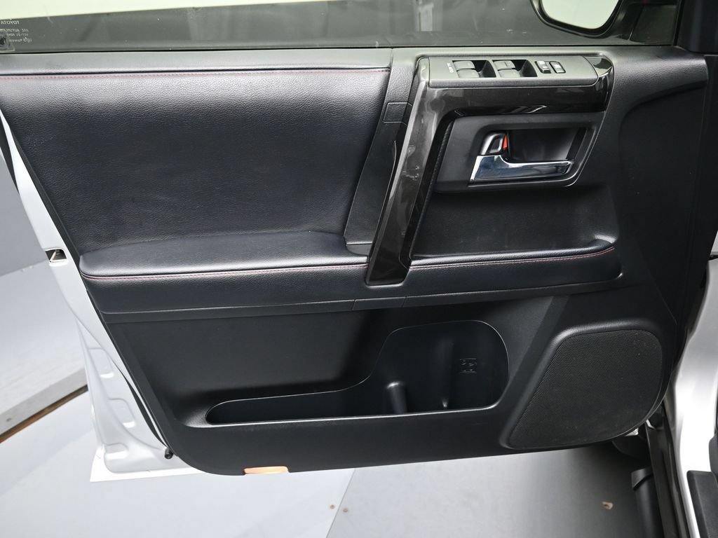 Certified 2020 Toyota 4Runner Venture w/ Moonroof Package AWD/4WD image 11