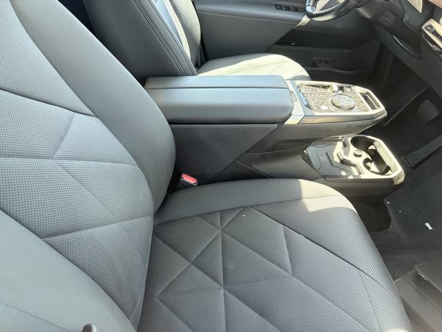 Used 2024 BMW iX xDrive50 w/ Premium Package AWD/4WD image 5
