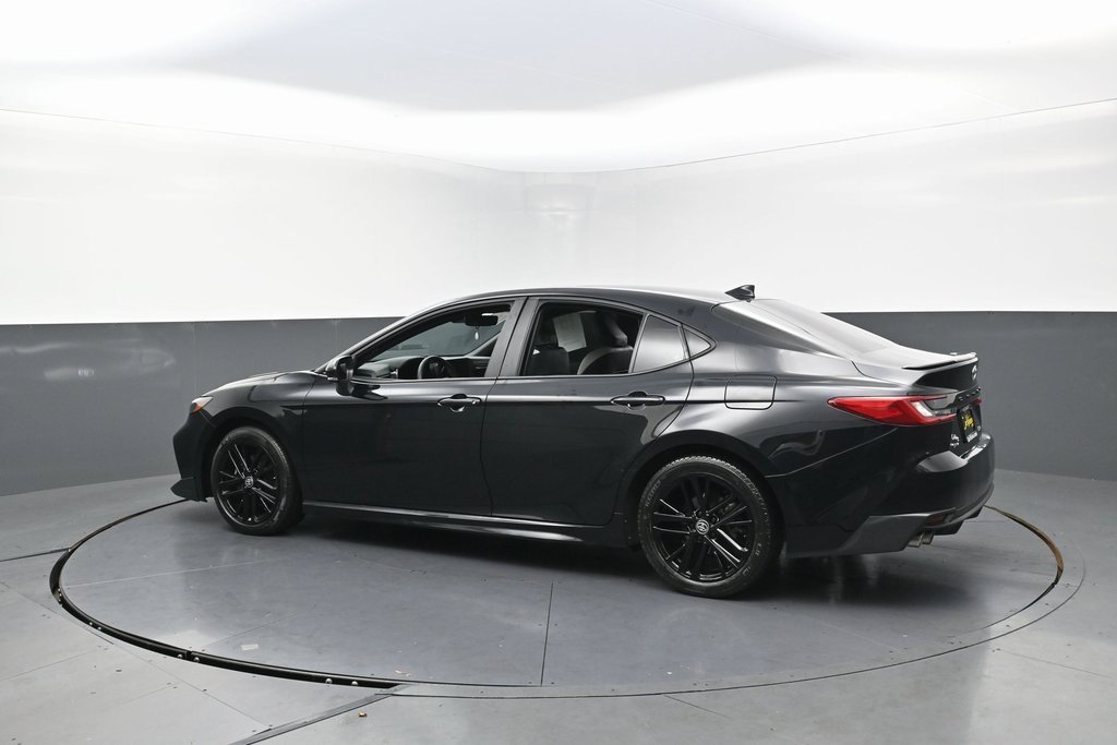 Used 2025 Toyota Camry SE image 9