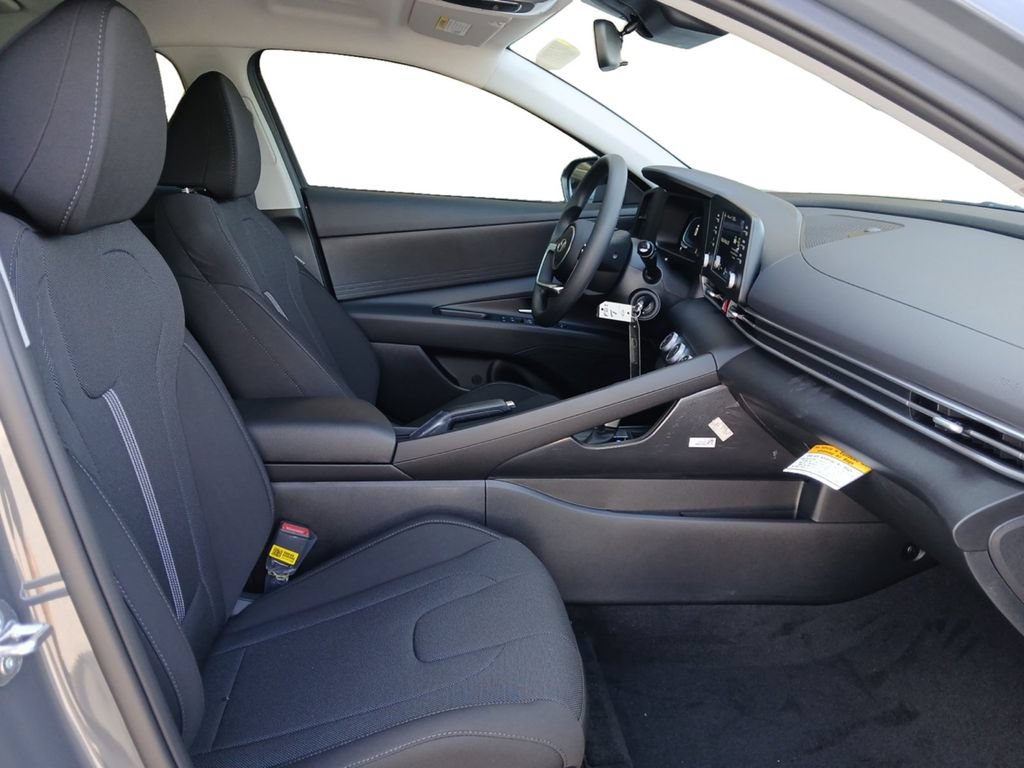 New 2026 Hyundai Elantra SE FWD image 15