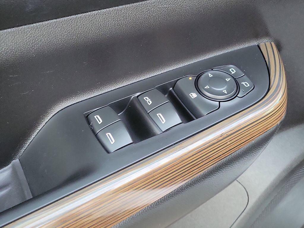 Used 2023 GMC Acadia SLE image 14